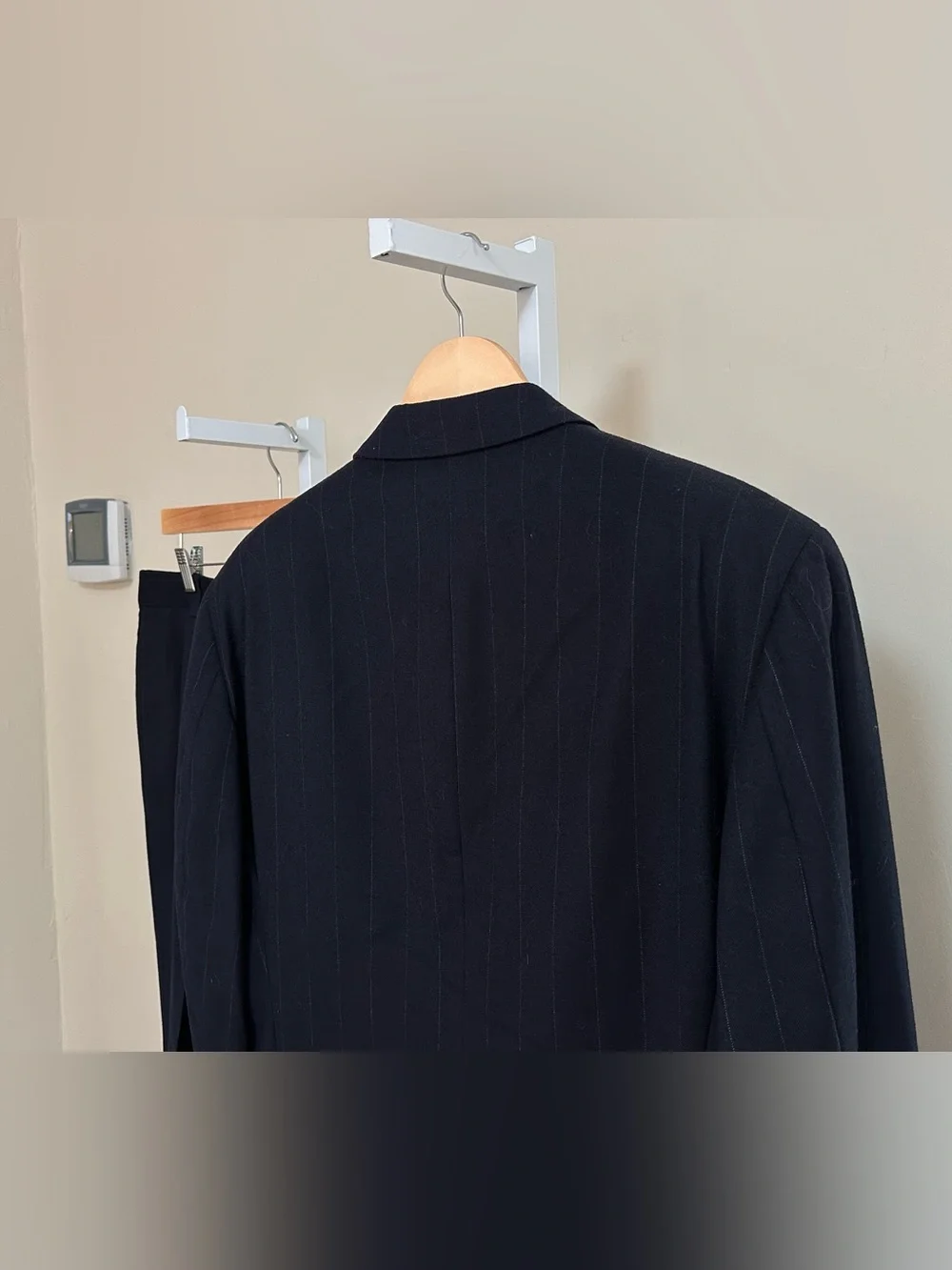 Calvin Klein Vintage Navy Pinstripe Wool Suit 42R 32x28 Two Button Business